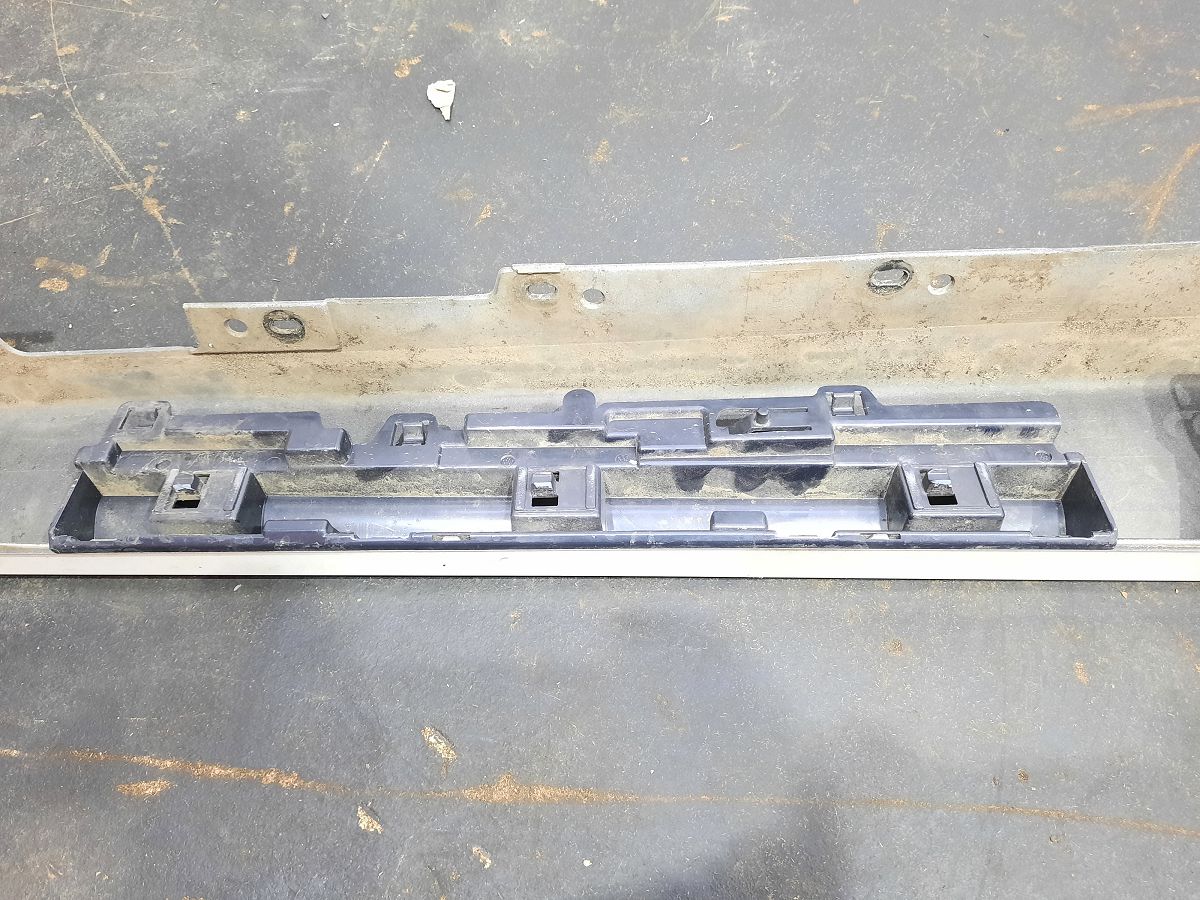 328i xdrive Поріг лівий (пластик) BMW 328i xDrive 2013-2016 51777312751 BMW 328i xDrive 8