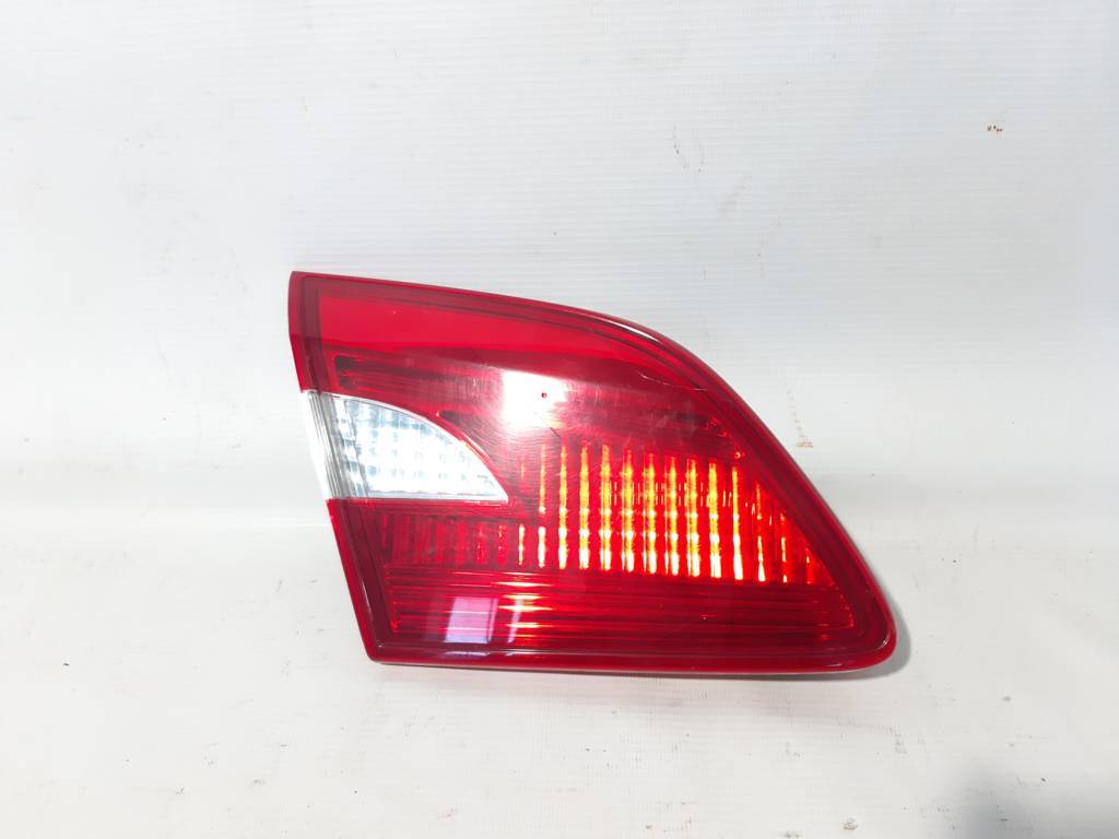 Sentra Ліхтар кришки багажника лівий Nissan Sentra 2016-2019 265553YU5A Nissan Sentra 11