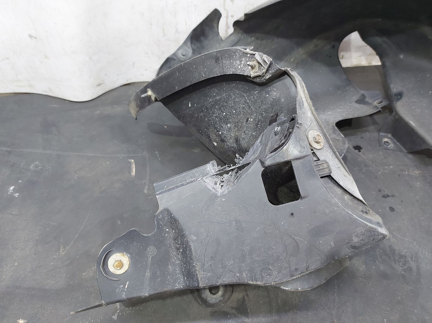 Dart Підкрилок задній правий Dodge Dart 2013-2019 68082836AG Dodge Dart 12