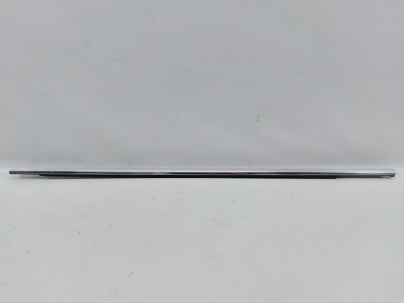 Passat s. Ущільнювальна гумка скла двері задньої правої зовнішня (хром) Volkswagen Passat S 2012-2019 561839476B7Z7 Volkswagen Passat S Passat s. Ущільнювальна гумка скла двері задньої правої зовнішня (хром) Volkswagen Passat S 2012-2019 561839476B7Z7 Volkswagen Passat S