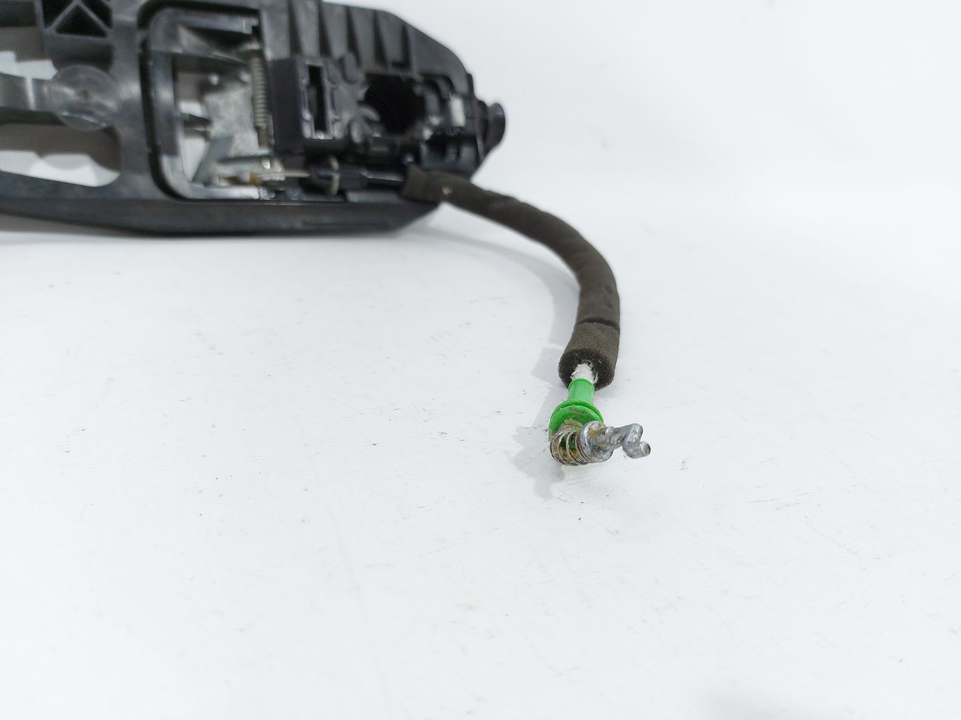 Fusion Кронштейн кріплення ручки дверей задньої правої Ford Fusion 2012-2019 DS73F22464A Ford Fusion 2