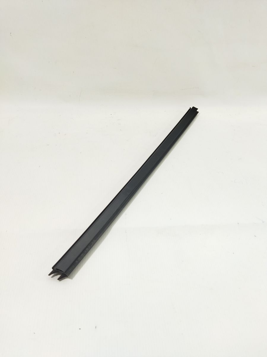 328i xdrive. Уплотнитель стекла двери задней левой внутренний BMW 328i xDrive 2013-2016 51357258297 BMW 328i xDrive