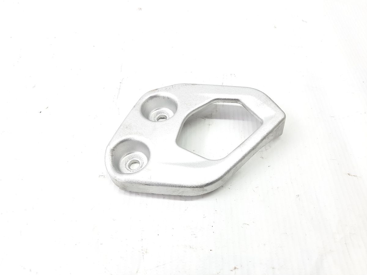 R 1200. Пяточный щиток левый BMW R 1200 2014 46718526191 BMW R 1200