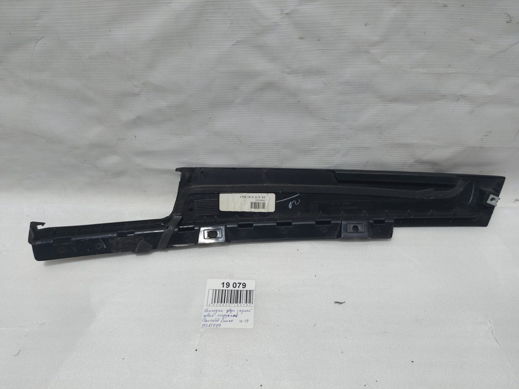 Cruze Накладка дверей задніх лівих зовнішня Chevrolet Cruze 2016-2019 39085709 Chevrolet Cruze 11