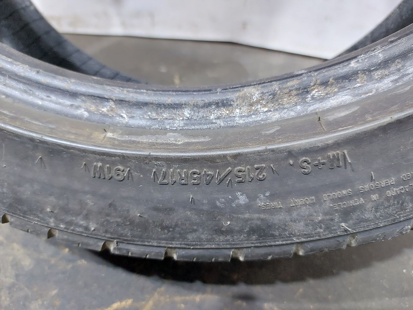 Гума Goodyear Eagle Sport (6mm) 215/45R17 Всесезонна 2 Гума Goodyear Eagle Sport (6mm) 215/45R17 Всесезонна 2