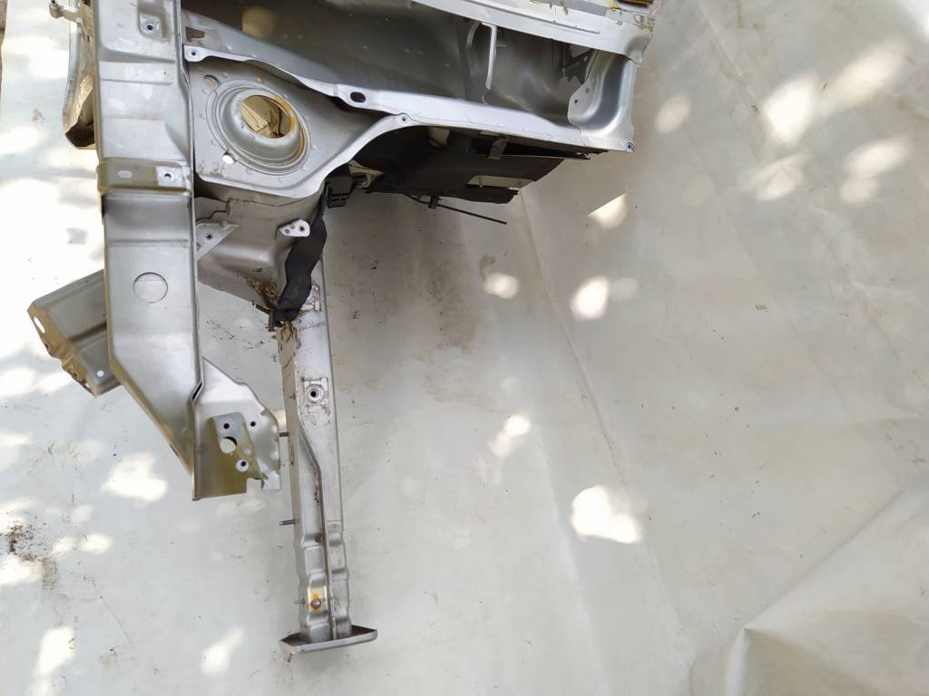 Dart Чверть передня права зі склянкою Dodge Dart 2013-2019 68105062AB Dodge Dart 22