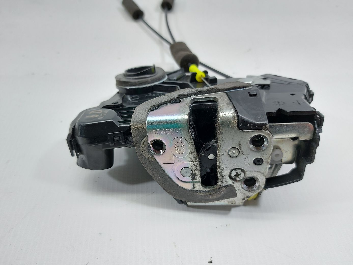 Scion xb Замок двери передней левой Toyota Scion XB 2008-2012 690400C050 Toyota Scion XB 2