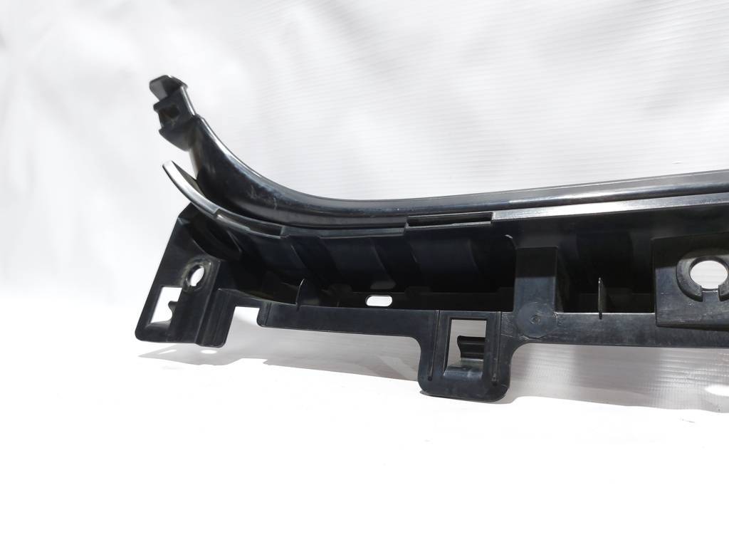 328i xdrive Кріплення заднього бампера центральне BMW 328i xDrive 2006-2011 51127058522 BMW 328i xDrive 6