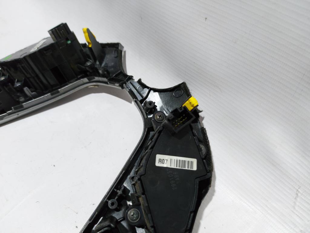 Veloster Повітропровід центральний Hyundai Veloster 2012-2016 84740-2V100-RDR Hyundai Veloster 8