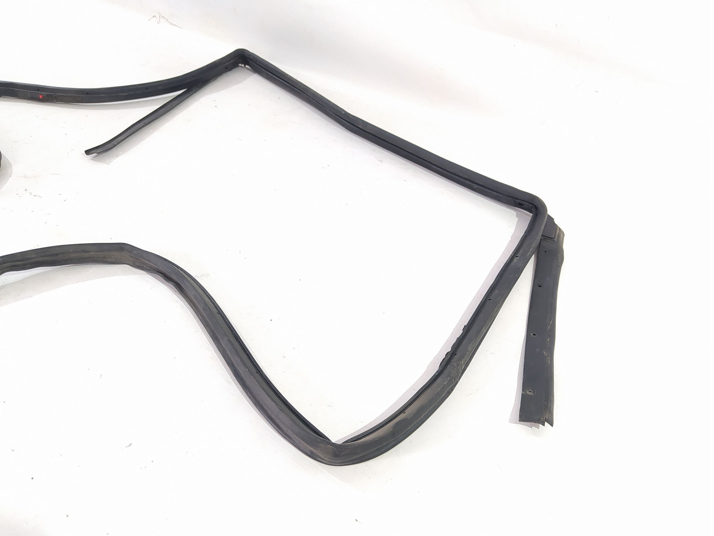 Altima Ущільнювач двері задньої правої Nissan Altima 2013-2018 828309HS0B Nissan Altima 3