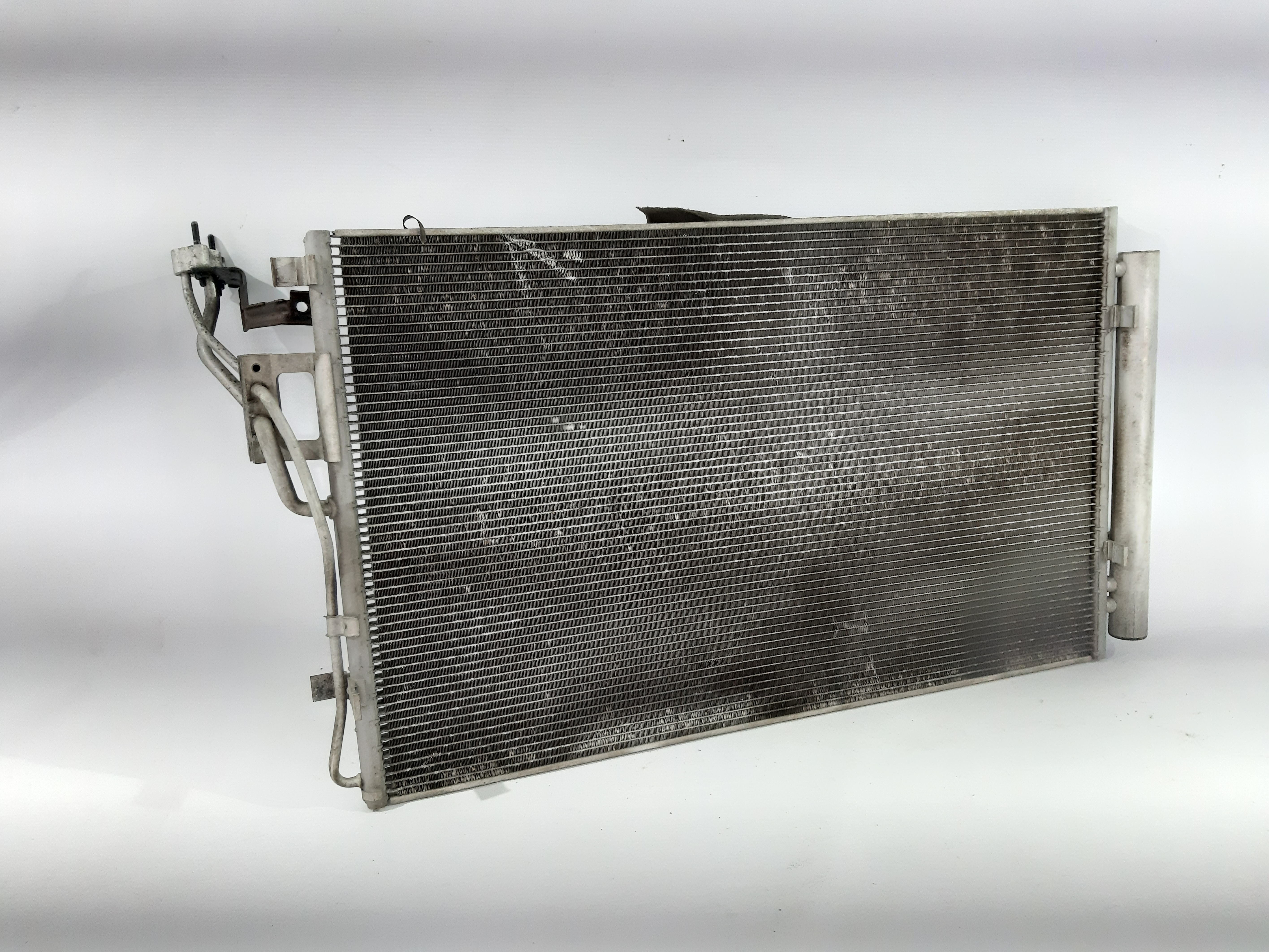 Sorento Радіатор кондиціонера Kia Sorento 2011-2015 976061U100 Kia Sorento 2