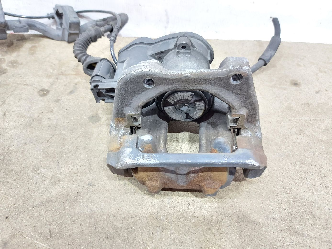 5 series Суппорт тормозной задний правый BMW 5 series 2011-2016 34216793042 BMW 5 series 3