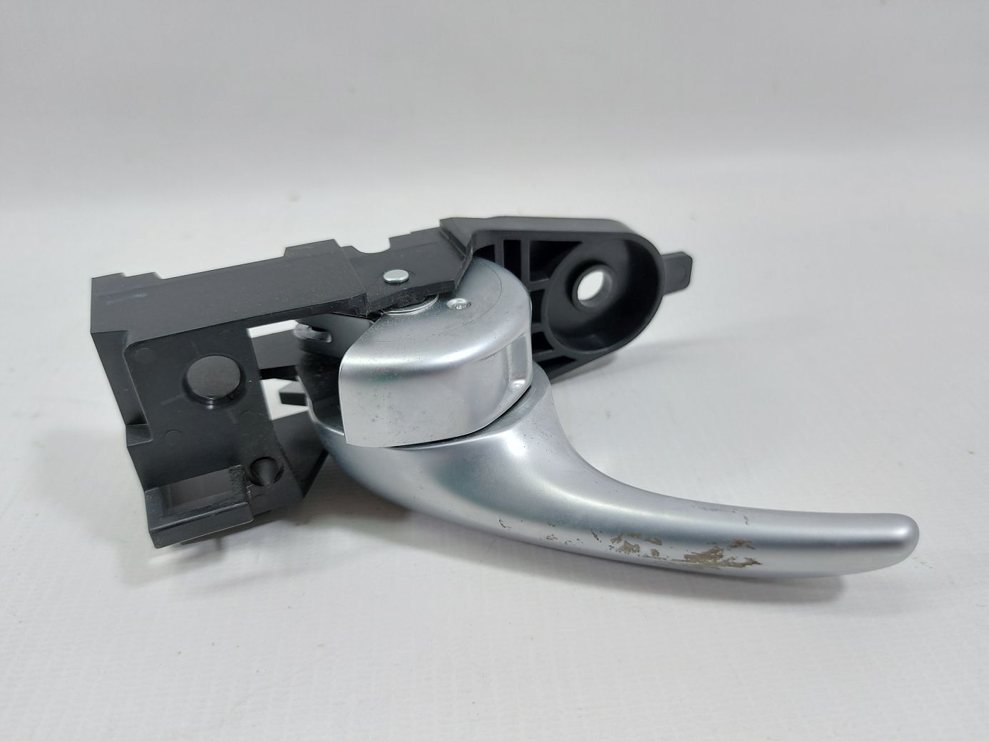 200. Ручка двери передней левой внутренняя (серая) Chrysler 200 2015 1YZ43DX9AC Chrysler 200