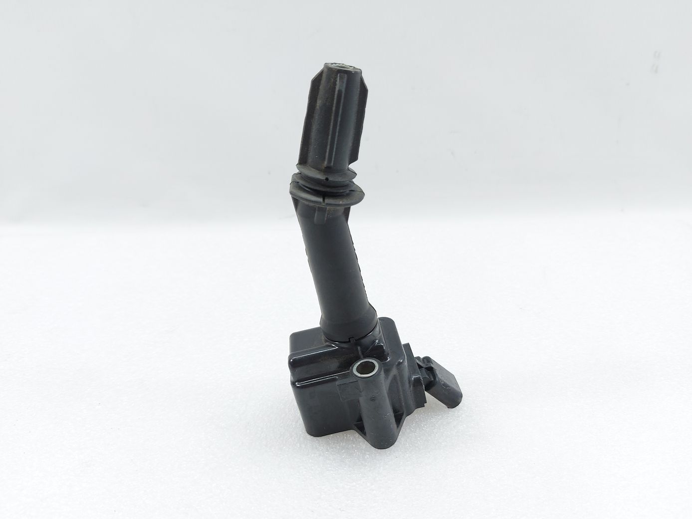 Malibu. Катушка зажигания Chevrolet Malibu 2018 25203537 Chevrolet Malibu