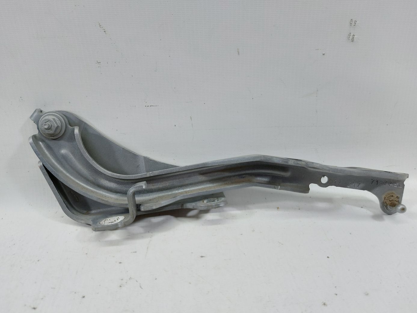 200 limited Петля капота левая Chrysler 200 Limited 2015-2017 68143719AA Chrysler 200 Limited 3