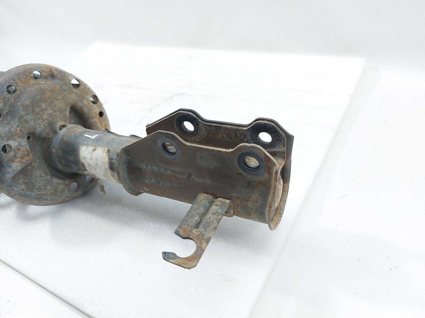 Regal Стійка амортизатора передня ліва (у зборі) Buick Regal 2012-2017 13328351 Buick Regal 2