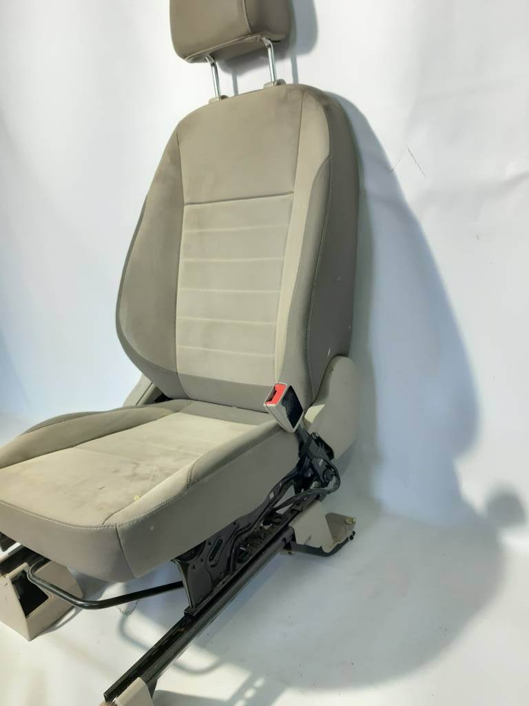C-max Сиденье переднее правое Ford C-Max 2013-2014 CJ5Z7864416BA Ford C-Max 2
