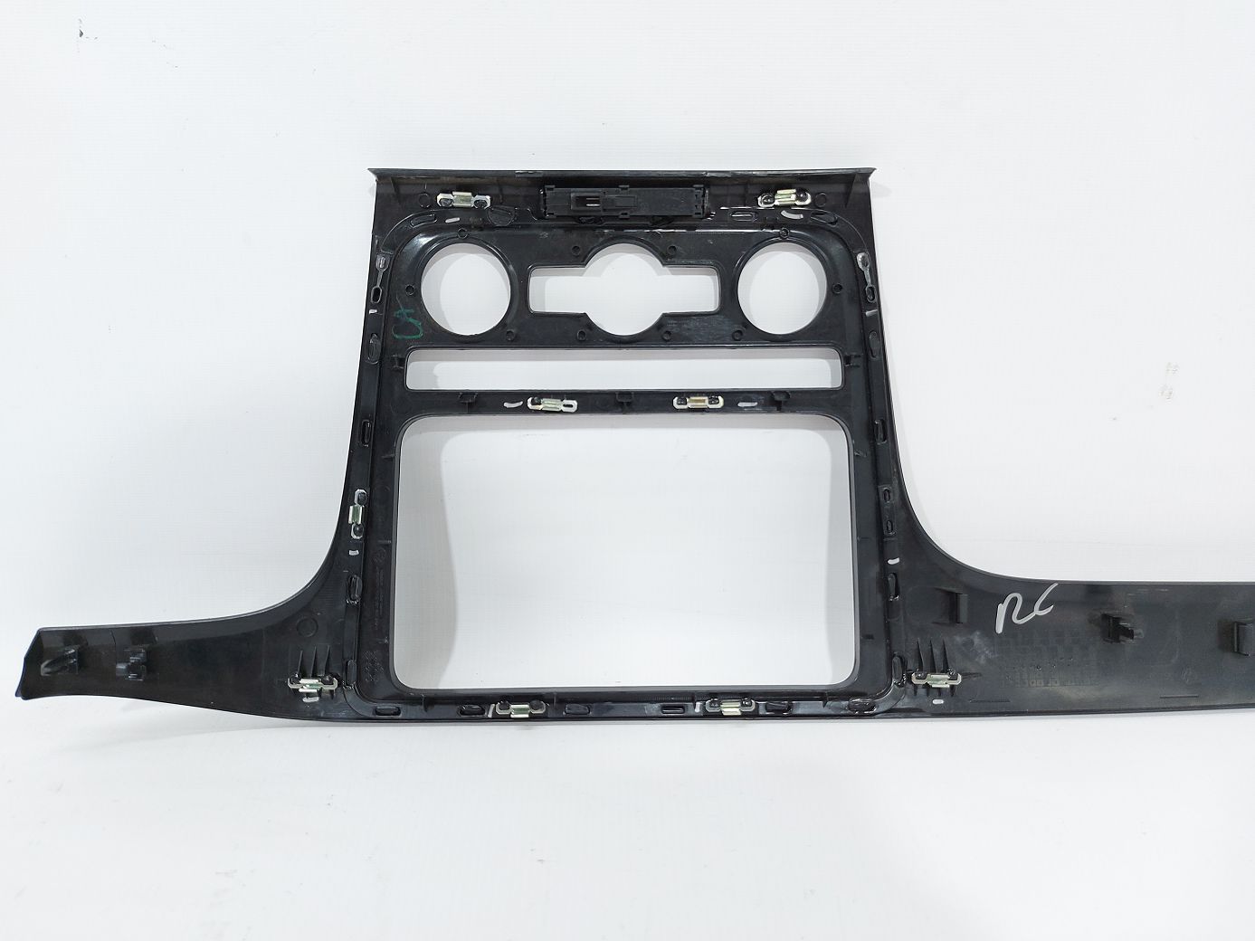 Passat s Накладка торпеди права (декор) Volkswagen Passat S 2014-2015 561857212D Volkswagen Passat S 4