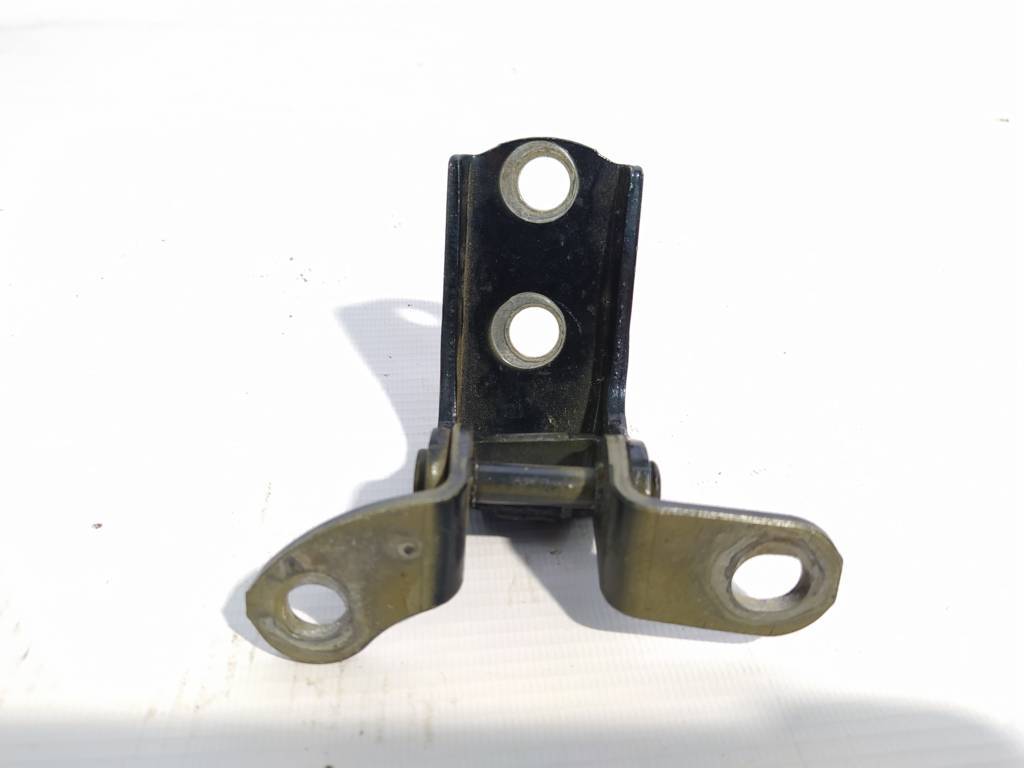 Camry Петля двері задньої правої нижня Toyota Camry 2003-2019 6877002050 Toyota Camry 6