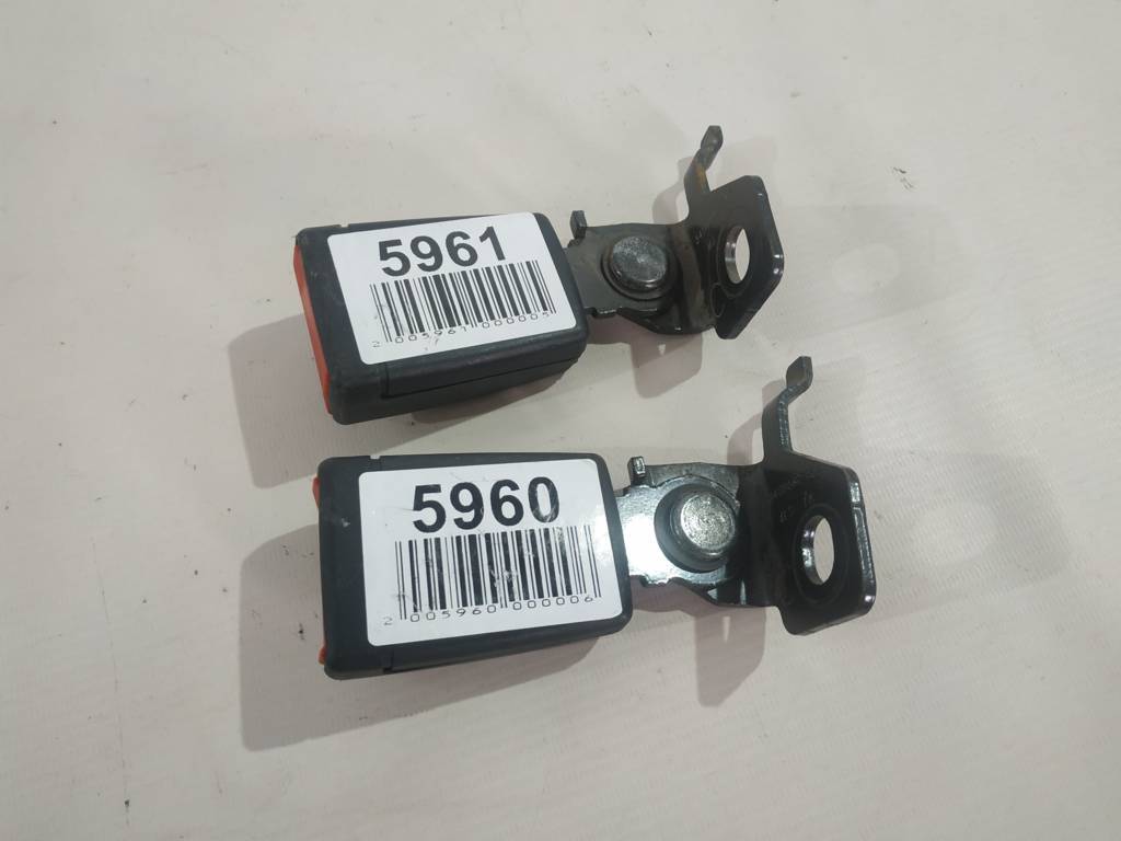 200. Замок ременя безпеки задній центральний Chrysler 200 2015-2017 1SW11DX9AA Chrysler 200