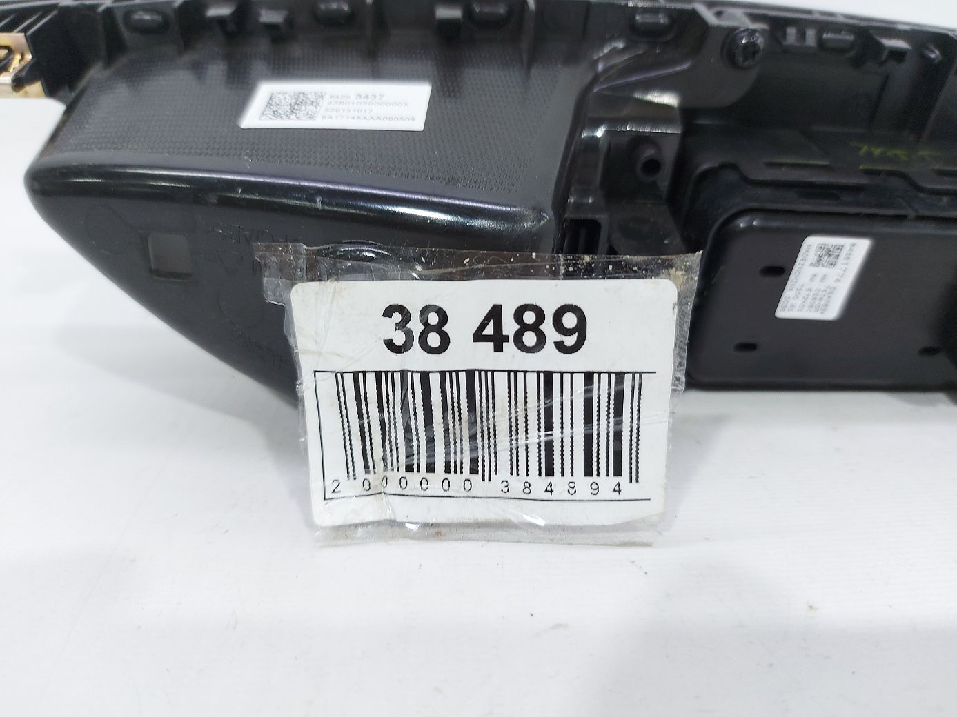 Malibu Кнопки керування склопідйомником двері передньої лівої Chevrolet Malibu 2018 84493838 Chevrolet Malibu 4