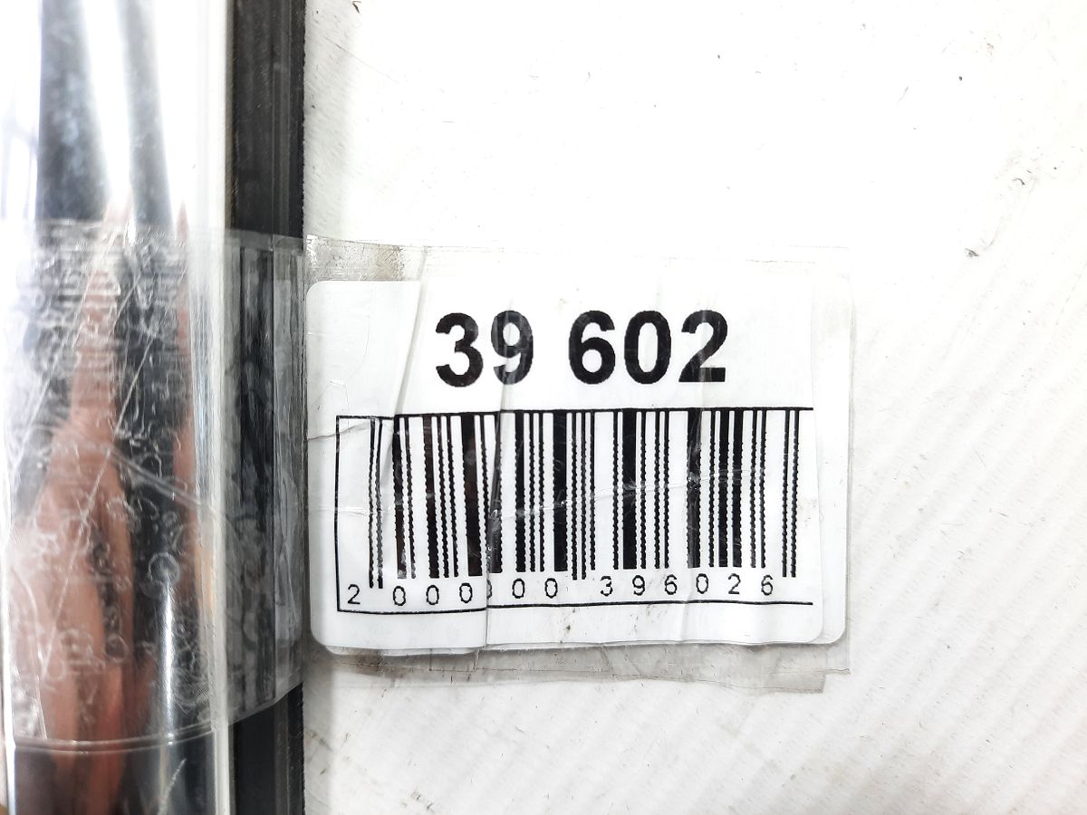 Cruze Ущільнювальна гумка скла задньої лівої зовнішня (хром) Chevrolet Cruze 2016-2019 84161354 Chevrolet Cruze 6