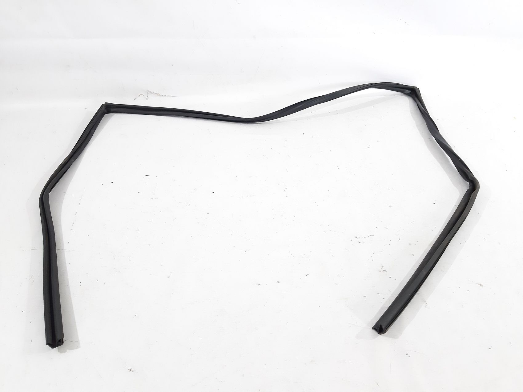 Prius v. Уплотнитель стекла двери передней левой Toyota Prius V 2012-2017 6815147042 Toyota Prius V