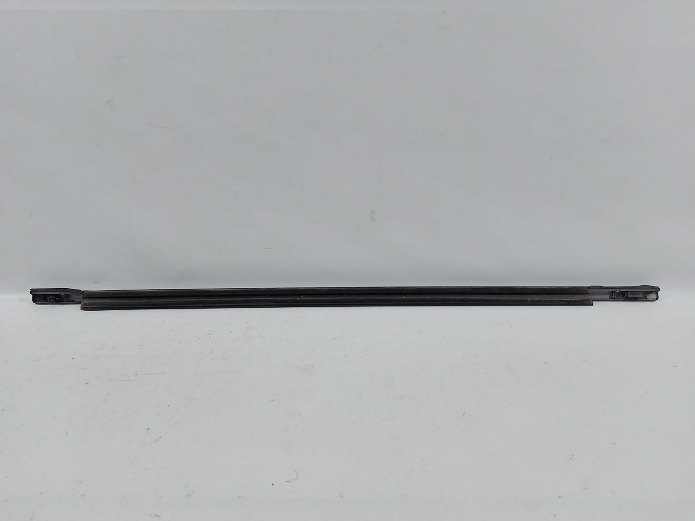 Grand caravan Ущільнювальна гумка скла двері передньої лівої зовнішня Dodge Grand Caravan 2008-2020 5109807AE Dodge Grand Caravan 4