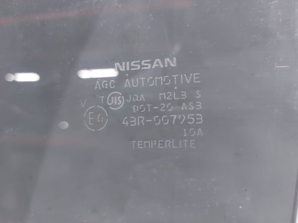 Juke Скло дверей задньої лівої Nissan Juke 2011-2017 823011KA0A Nissan Juke 2