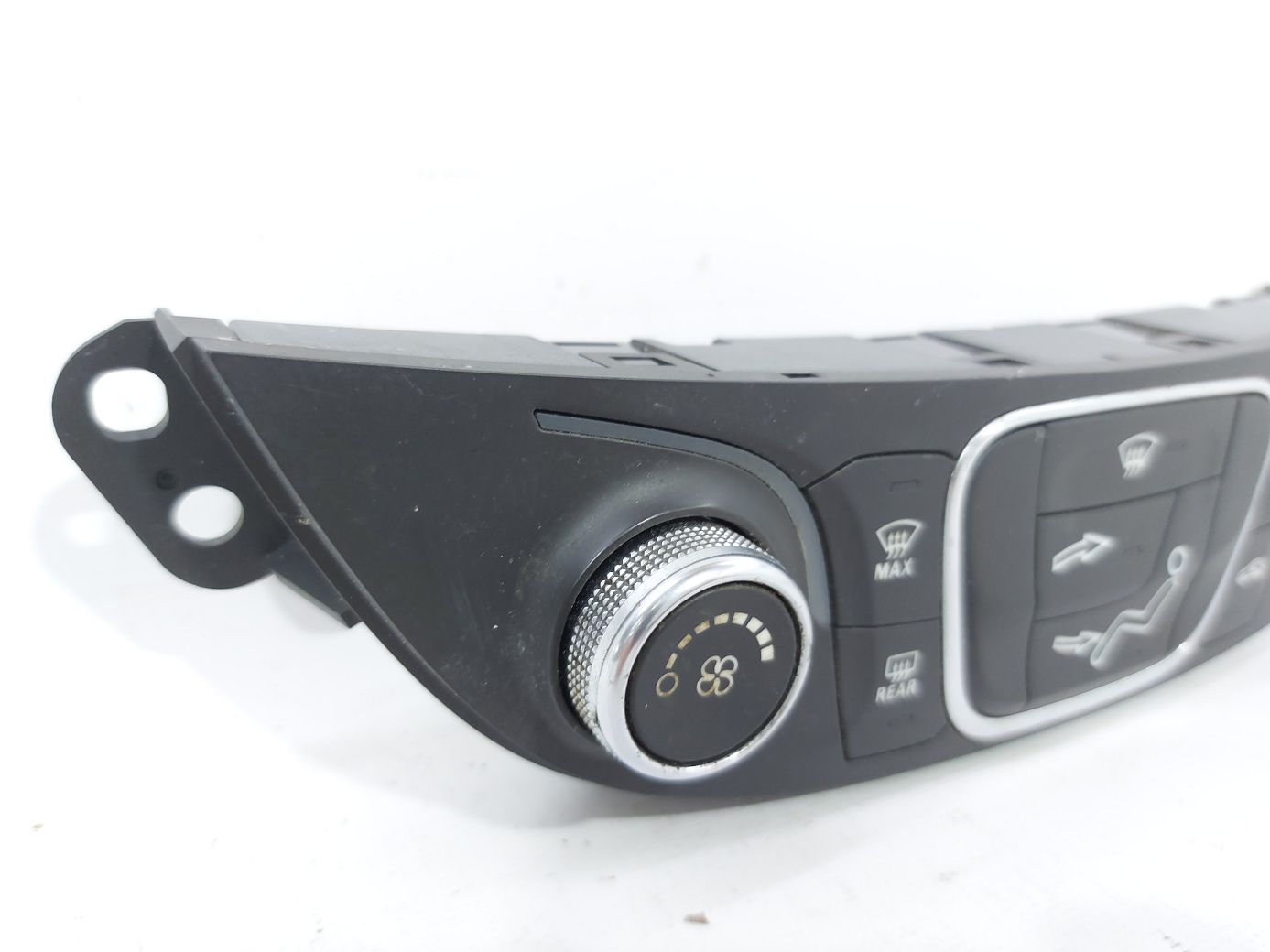 Malibu Кнопки керування клімат контролем Chevrolet Malibu 2018 84426646 Chevrolet Malibu 9 Malibu Кнопки керування клімат контролем Chevrolet Malibu 2018 84426646 Chevrolet Malibu 9