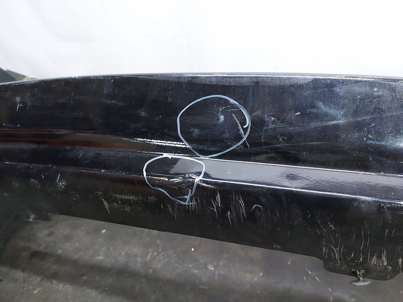 Товары с дефектами Бампер задний (царапины, потертости) Dodge Grand Caravan 2011-2020 68125724AB Dodge Grand Caravan 2