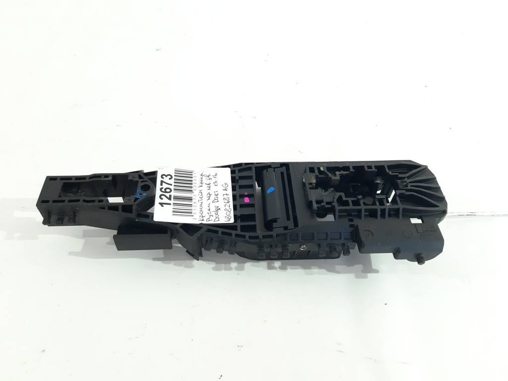Dart Кронштейн крепления ручки двери передней левой Dodge Dart 2013-2019 68082687AG Dodge Dart 2