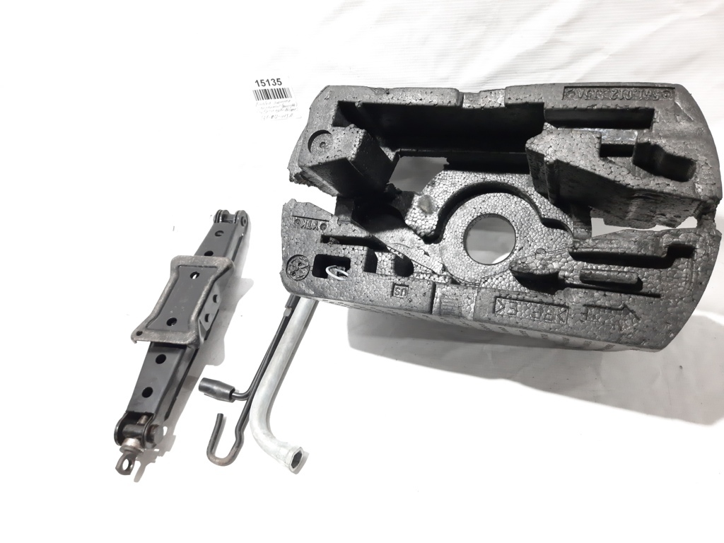 Passat s Вставка колеса запасного (пінопласт) Volkswagen Passat S 2012-2019 561012115A Volkswagen Passat S 10