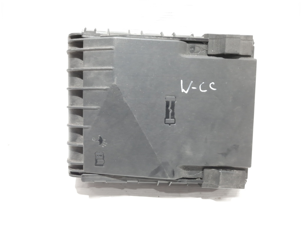 Passat cc. Блок предохранителей под капотом Volkswagen Passat CC 2005-2017 1K0937132F Volkswagen Passat CC