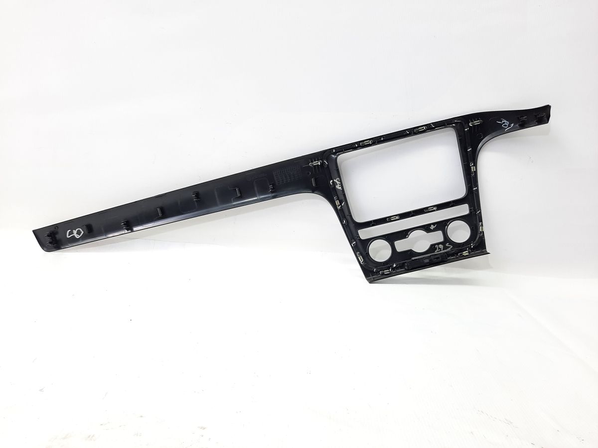 Passat s Накладка торпеди права (декор) Volkswagen Passat S 2014-2015 561857212D Volkswagen Passat S 6