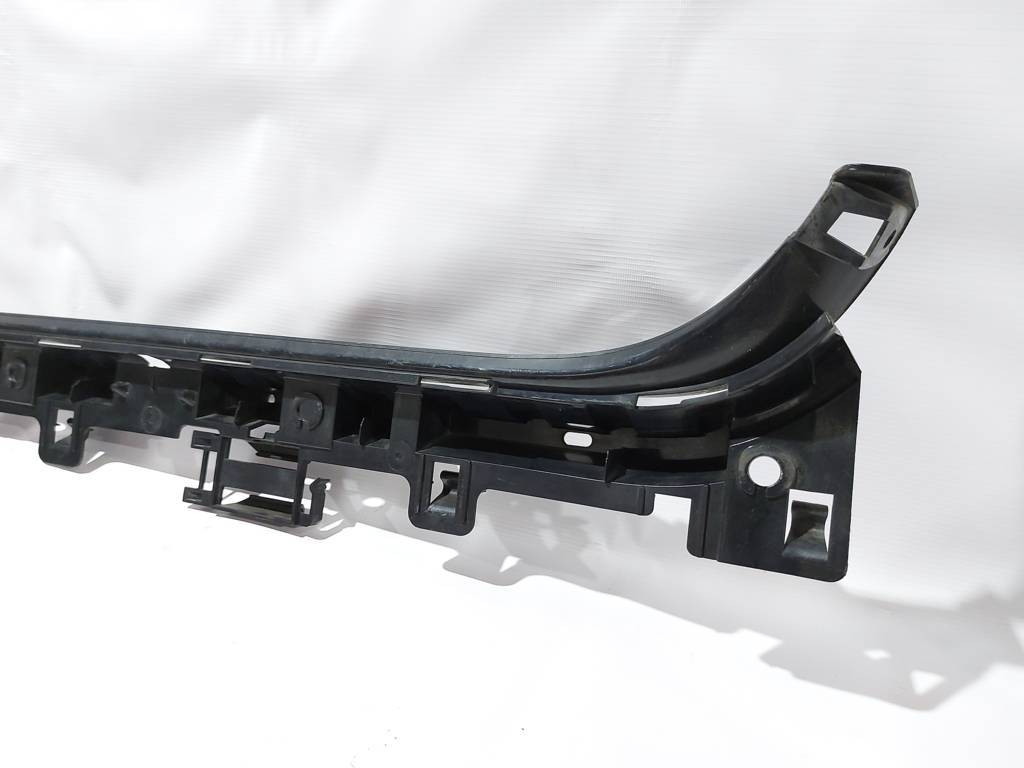 328i xdrive Кріплення заднього бампера центральне BMW 328i xDrive 2006-2011 51127058522 BMW 328i xDrive 8