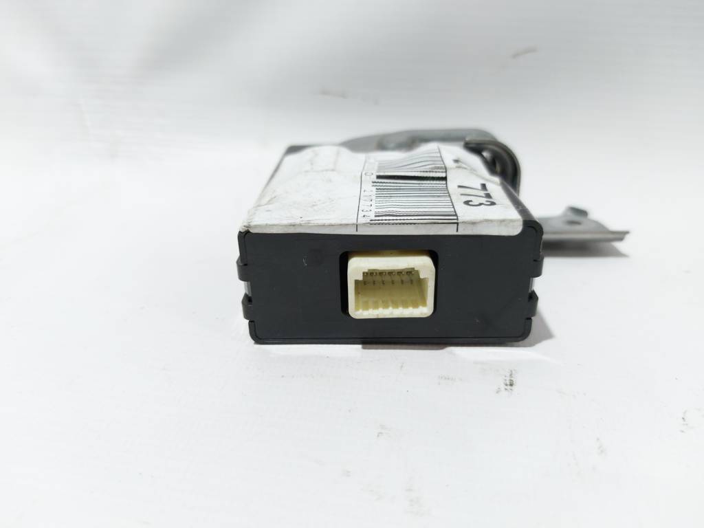Prius c Блок электронный Toyota Prius C 2012-2013 8657252010 Toyota Prius C 4