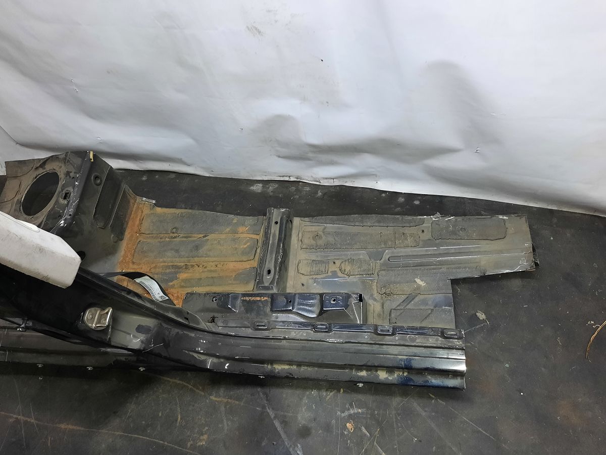 Passat cc Стійка центральна права (метал) Volkswagen Passat CC 2009-2017 3C8809836 Volkswagen Passat CC 4
