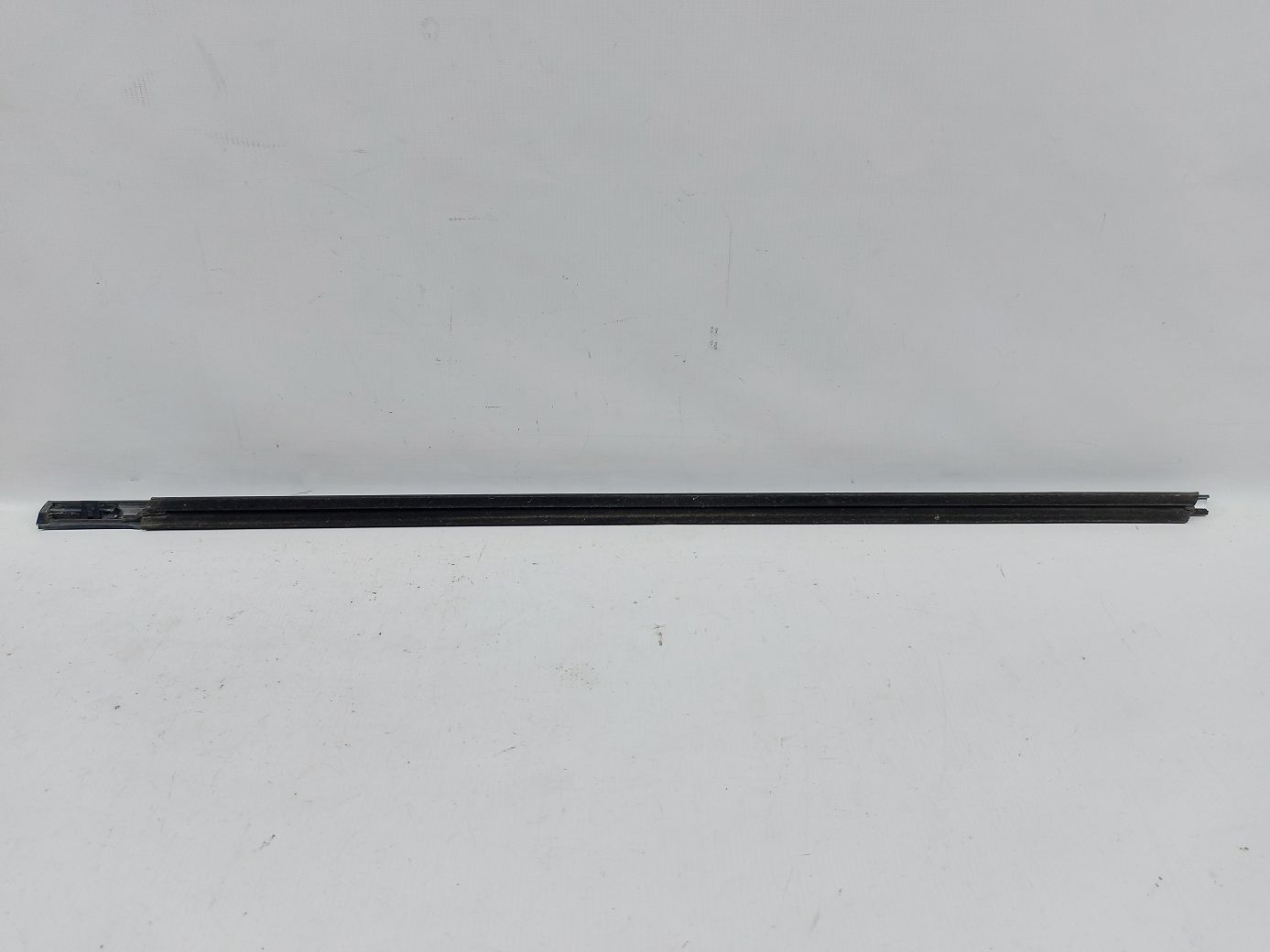 Altima Ущільнювальна гумка скла двері передньої правої зовнішня (хром) Nissan Altima 2013-2018 808203TA0A Nissan Altima 4