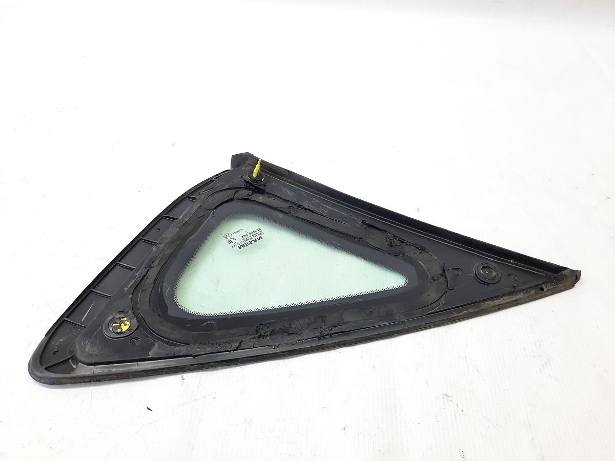 Sentra Форточка чверті задньої права Nissan Sentra 2013-2019 833003SG0A Nissan Sentra 2