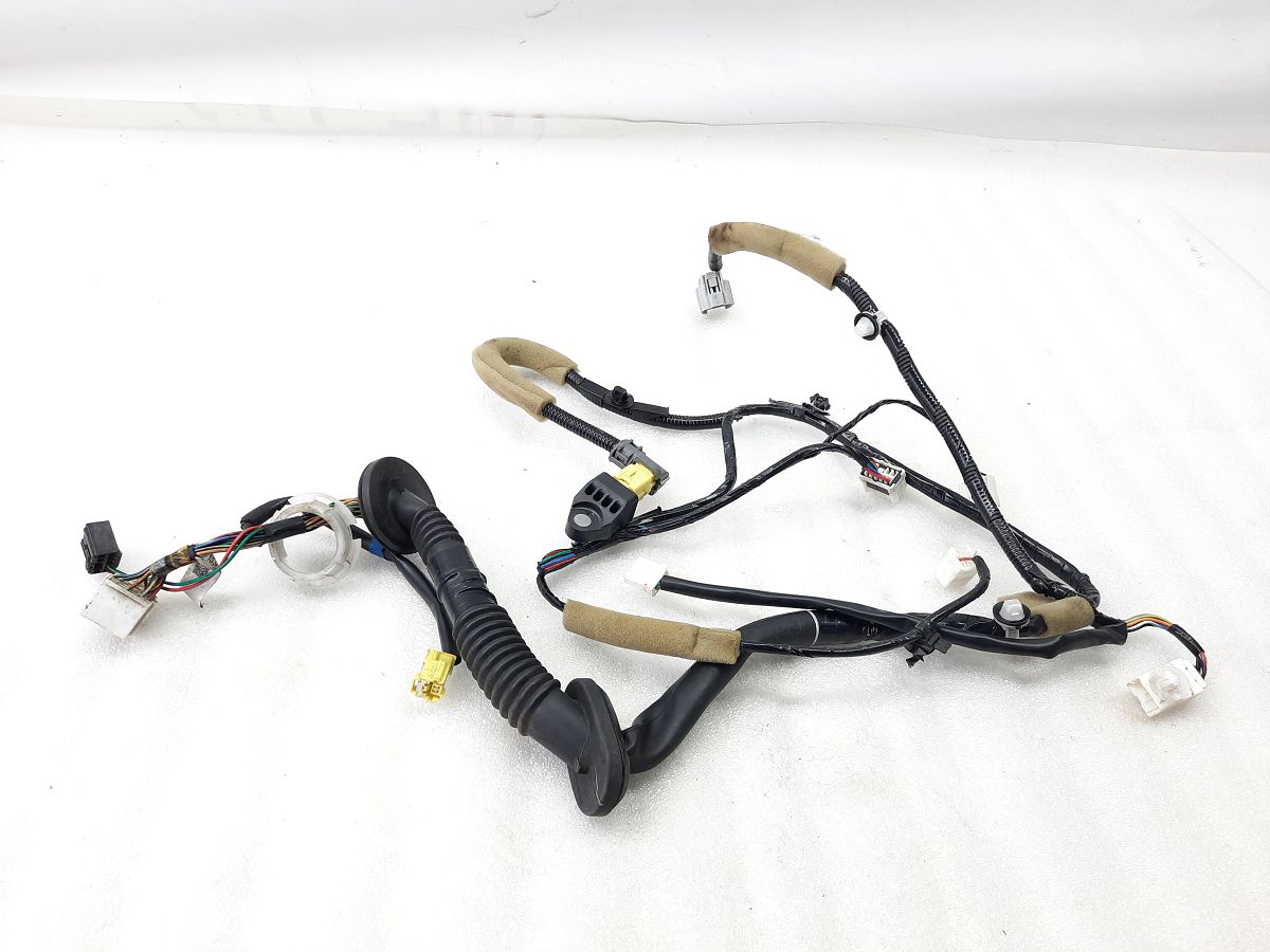 Crosstrek. Проводка двери передней правой Subaru Crosstrek 2016 81821FJ290 Subaru Crosstrek