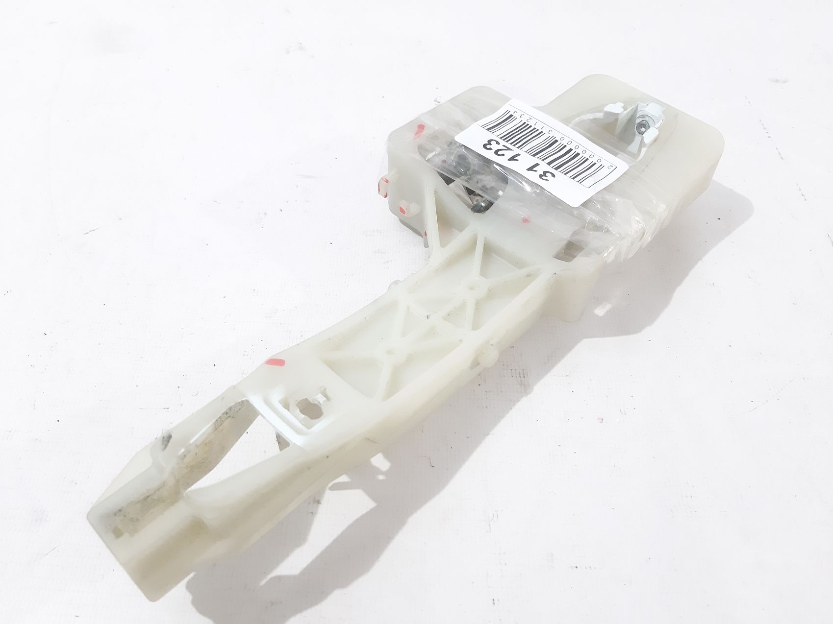 Veloster Кронштейн ручки дверей передньої правої Hyundai Veloster 2012-2016 826652V000 Hyundai Veloster 3