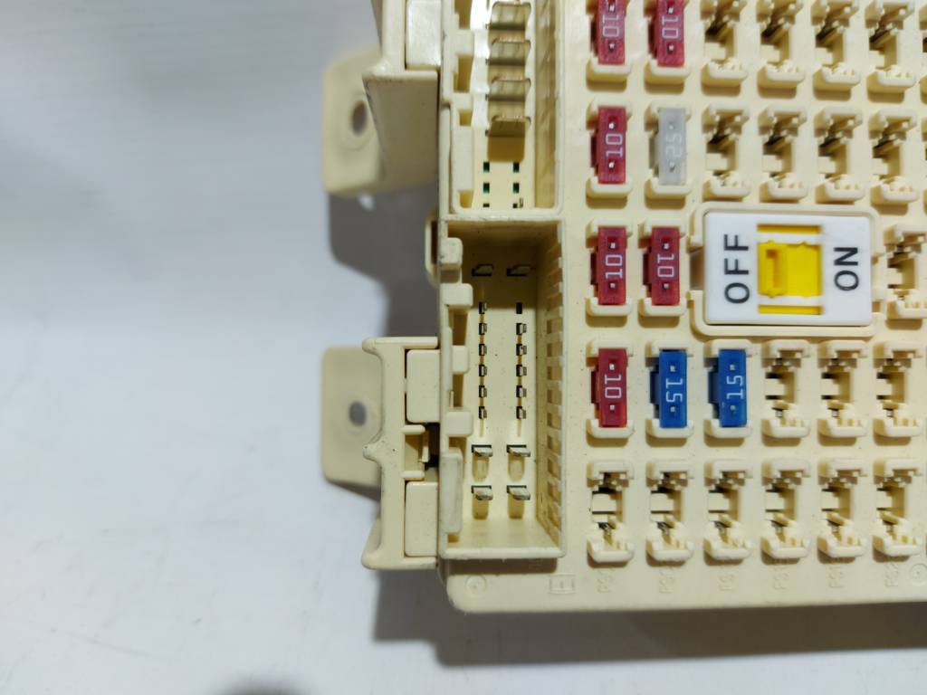 Veloster Блок запобіжників салону Hyundai Veloster 2012 95400-2V070 Hyundai Veloster 6 Veloster Блок запобіжників салону Hyundai Veloster 2012 95400-2V070 Hyundai Veloster 6