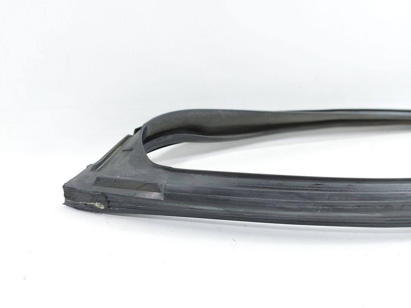 Veloster Направляющая резинка стекла двери передней правой Hyundai Veloster 2012-2017 825402V000 Hyundai Veloster 2