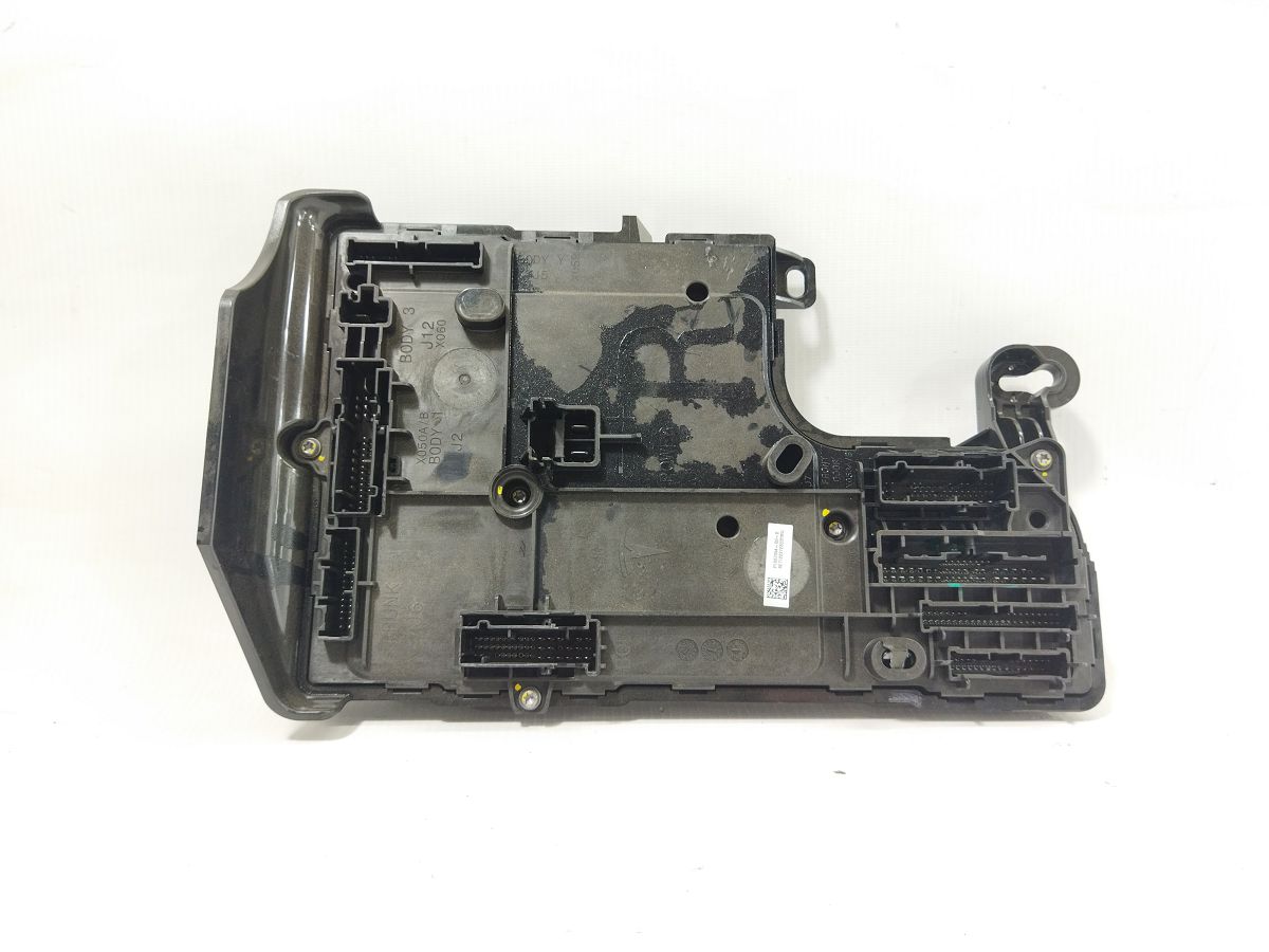 Model 3. Контроллер низкого напряжения правый Tesla Model 3 2018-2024 156745400B Tesla Model 3