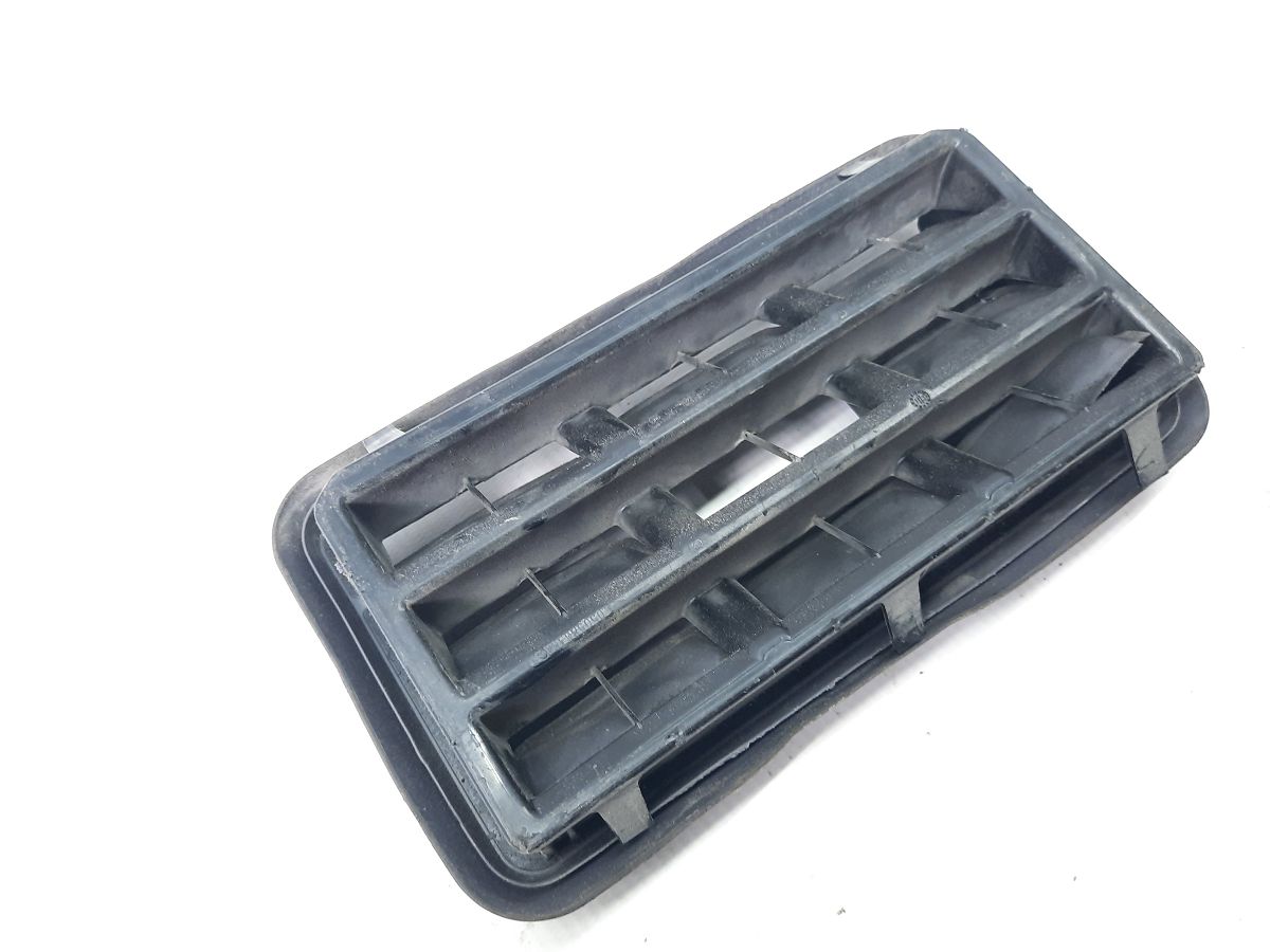 Dart Вентиляционная решётка кузова левая/правая Dodge Dart 2015 5058636AD Dodge Dart 4