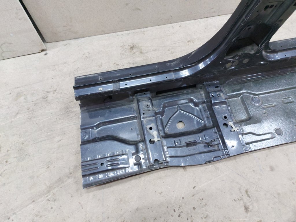 7 series Центральна стійка права (метал) BMW 7 2012 41217218594 BMW 7 7