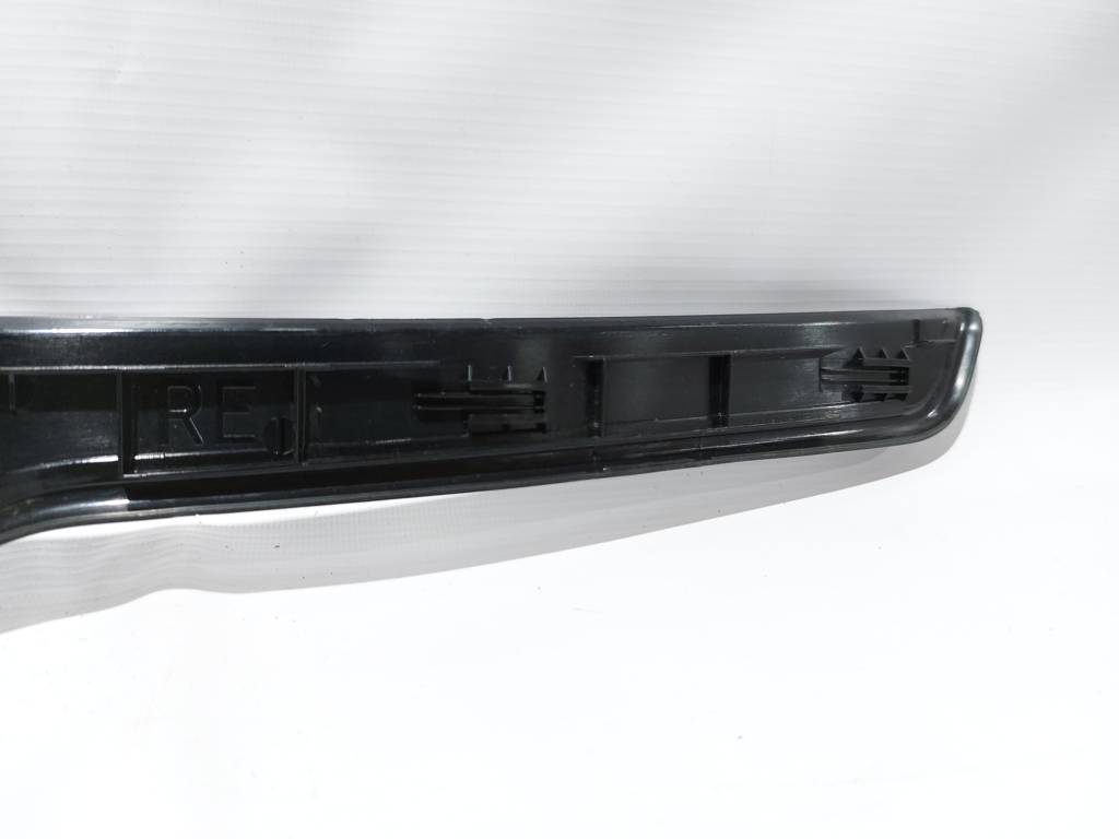 328i xdrive Обшивка порога заднього права BMW 328i xDrive 2009-2012 51477172298 BMW 328i xDrive 6