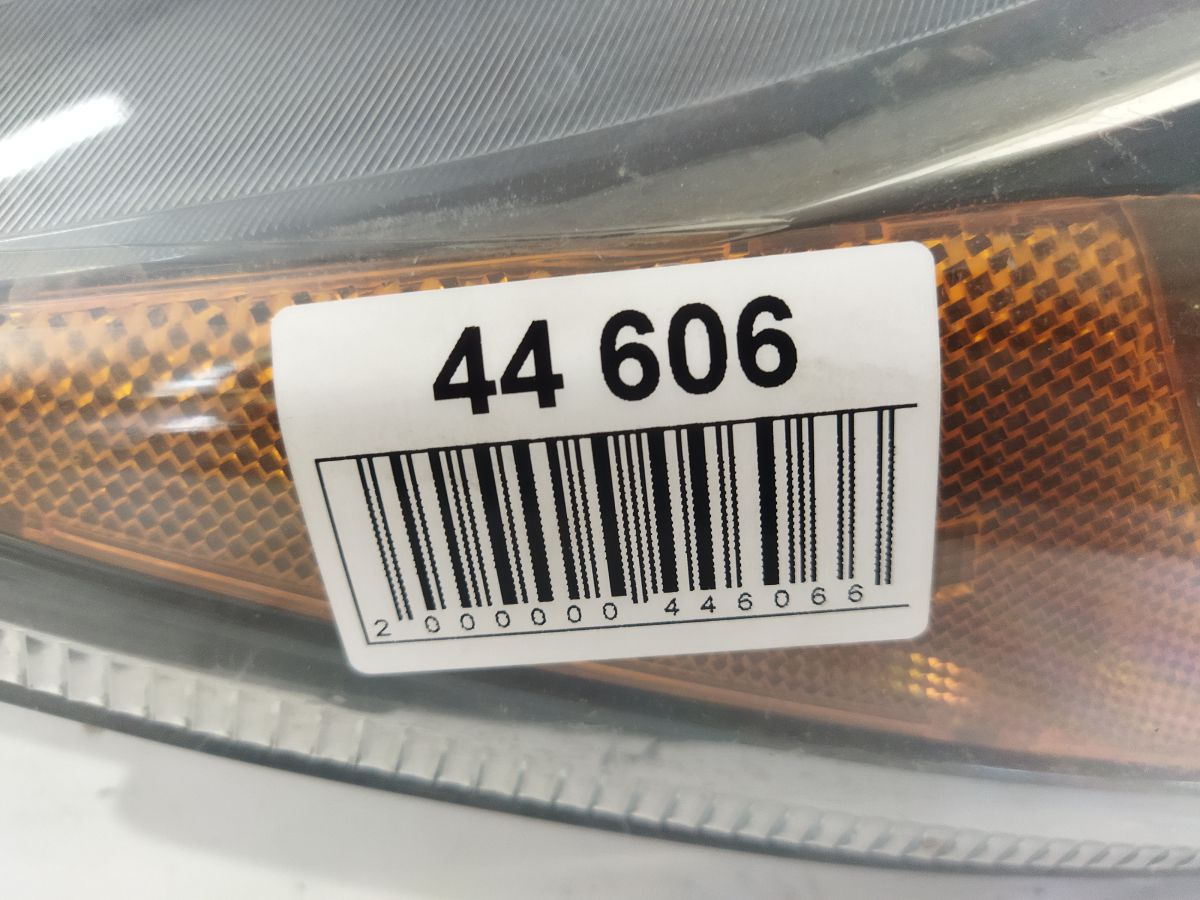 Товари з дефектами Фара передня права (бита) Ford Fiesta 2014-2019 D2BZ13008J Ford Fiesta 8 Товари з дефектами Фара передня права (бита) Ford Fiesta 2014-2019 D2BZ13008J Ford Fiesta 8