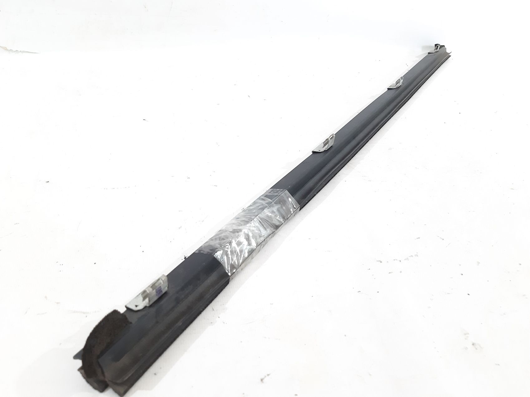Avalon Уплотнитель стекла двери передней левой внутренний Toyota Avalon 2005-2018 68172AC010 Toyota Avalon 4